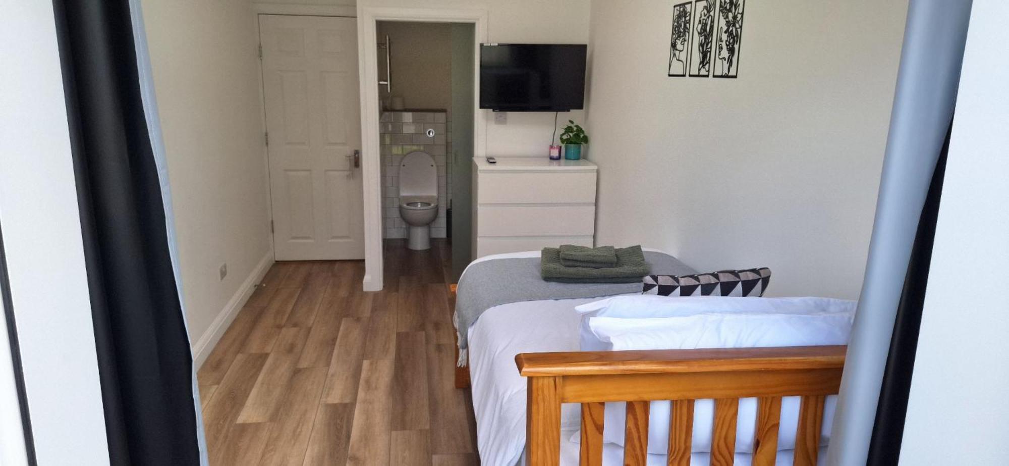 New 3 Bedrooms Flat In Ashford Near Heathrow Ngoại thất bức ảnh
