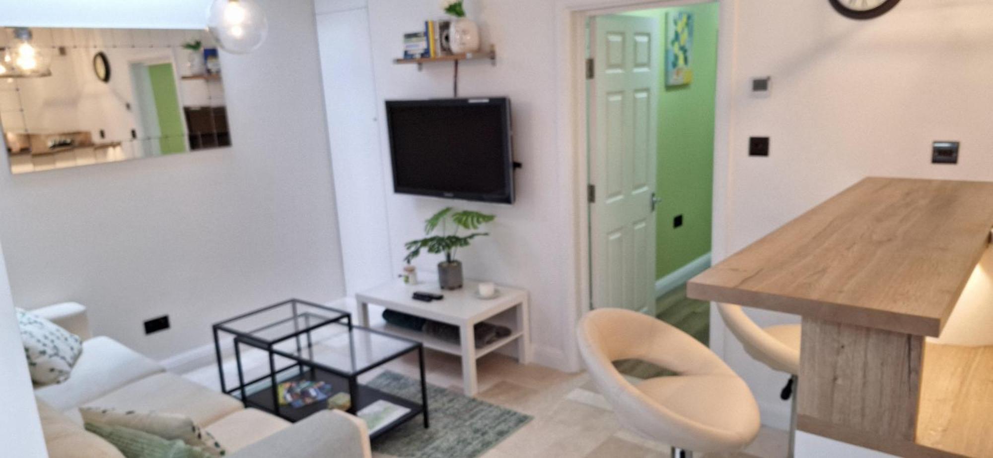 New 3 Bedrooms Flat In Ashford Near Heathrow Ngoại thất bức ảnh